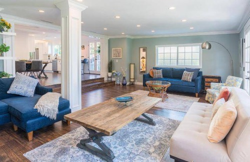 Canoga Park House | 163 m² House ∙ 3 bedrooms ∙ 10 guests