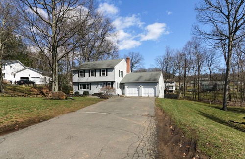 Southington House | 164 m² House ∙ 3 bedrooms ∙ 5 guests