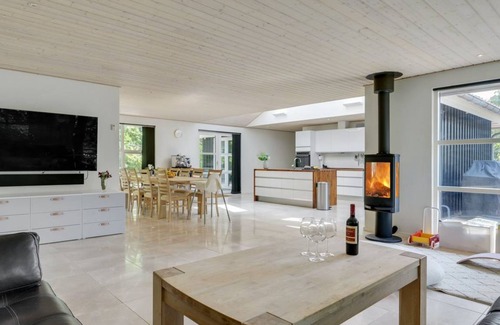 Udsholt Sand House | 165 m² House ∙ 1 bedroom ∙ 12 guests