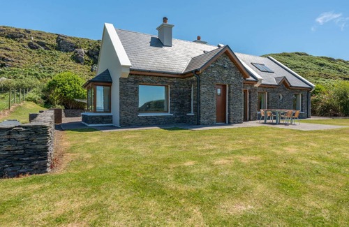 Cahirciveen Villa | 165 m² Villa ∙ 4 bedrooms ∙ 8 guests