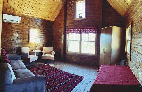 Columbia Falls Cabin | #17 - Flagpole View Cabins - Deluxe Cabin