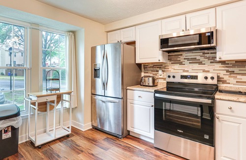Bowie House | 17 Mi to DC: Cozy Townhome in Bowie!