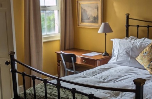 Lambeth Bed & Breakfast | 17 Trent Road
