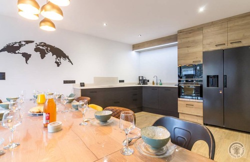 Dragey-Ronthon House | 170 m² Gîte ∙ 6 bedrooms ∙ 12 guests