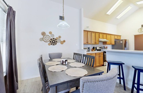 Cambridge Heights House | 170 m² House ∙ 4 bedrooms ∙ 8 guests