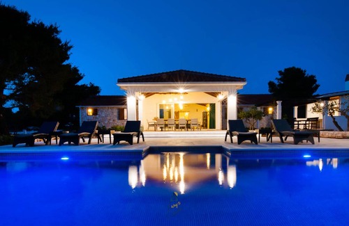 Milna (Brac) Villa | 171 m² Villa ∙ 4 bedrooms ∙ 10 guests