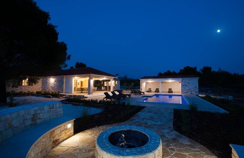Milna (Brac) Villa | 171 m² Villa ∙ 4 bedrooms ∙ 10 guests