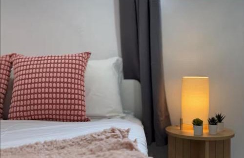 Sunnybank House | 17B Pine Studio in Sunnybank