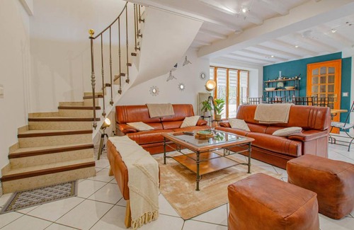 Arrelles House | 180 m² Gîte ∙ 4 bedrooms ∙ 10 guests