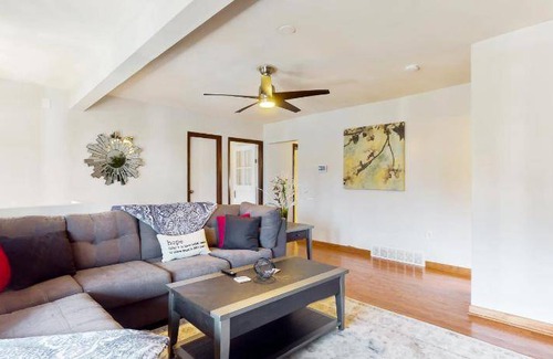 Jefferson Heights House | 180 m² House ∙ 4 bedrooms ∙ 8 guests