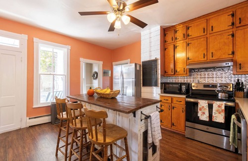 Westminster House | 1800’s 4Br WalkableWestminster between Balt&Gettysburg: