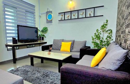 Teluk Intan House | 1813 HOME STAY 8 Roon 6 Bath 5MINUTE TO LEANING TOWER