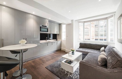 Brompton & Hans Town Apartment | 181CC · Beautiful Chelsea Apartment on Fashion Street