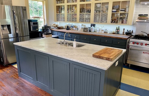 Middlefield House | 1840's Whaling Captain's Farm Estate, 6-10 guests
