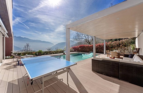Carona Resort | 185 m² Luxury rental ∙ 3 bedrooms ∙ 6 guests