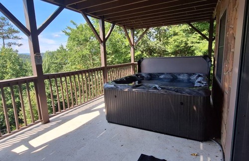 New Tazewell Cabin | 186 m² Cabin ∙ 4 bedrooms ∙ 10 guests