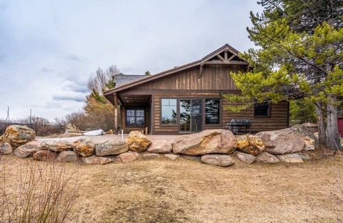 West Yellowstone House | 189 m² House ∙ 3 bedrooms ∙ 8 guests