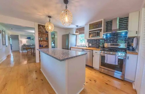 Windmill Point House | 1891 Coastal Charmer: fully renovated farmhouse