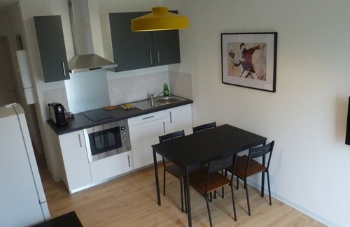 Chasseneuil-du-Poitou Apartment | 18moliere fr 4 pers. sheets, towels & cleaning included