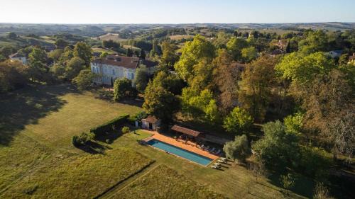 Castelnau-Picampeau Villa | 18th Century Chateau with Stunning Pool & Gardens