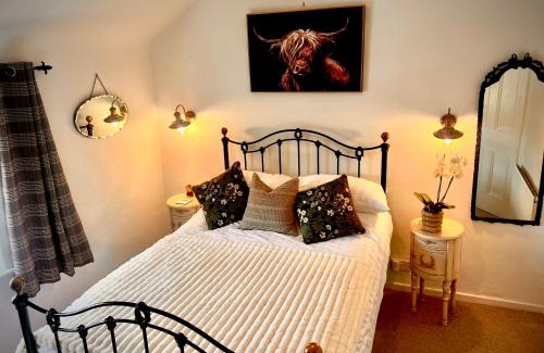 Snitterfield House | 18th Century Cottage Stunning Farmland Views Stratford Upon Avon