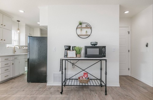 Dumas House | 18th Street Retreat
