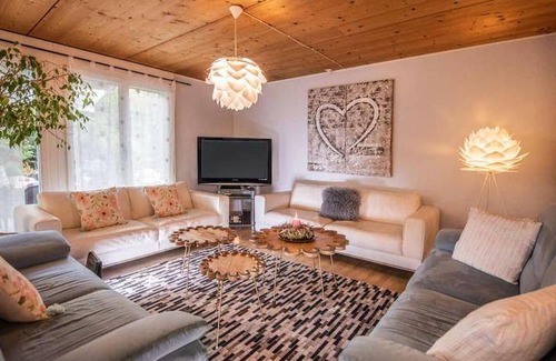 Steffisburg Apartment | 190 m² Apartment ∙ 6 bedrooms ∙ 14 guests