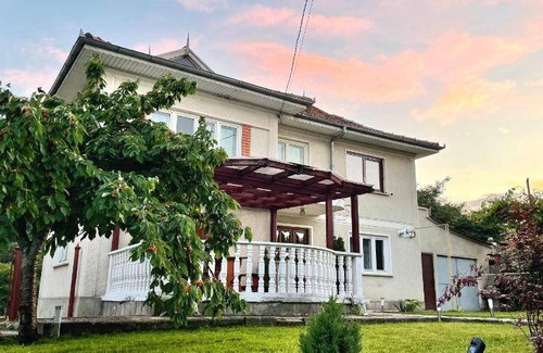Piatra Neamt Villa | 190 m² Villa ∙ 3 bedrooms ∙ 6 guests