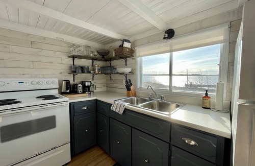 Port de Grave House | 1919 Fishermans Cottage Oceanfront Bay Roberts - Lost Together