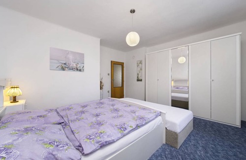 Neurazy House | 192 m² House ∙ 1 bedroom ∙ 10 guests