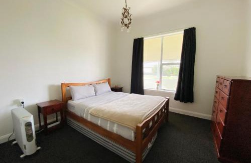 Invercargill House | 1920's Comfort