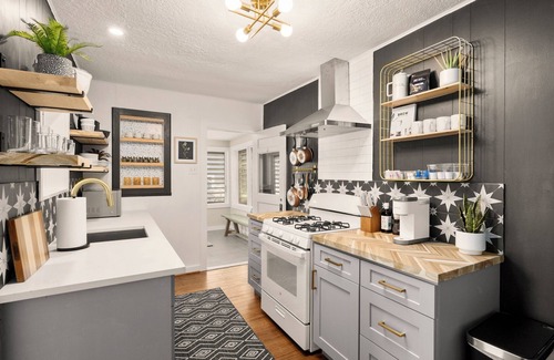 Tomball Cottage | 1950s Cottage-steps from Trendy Old Town Tomball dining, coffee, shops