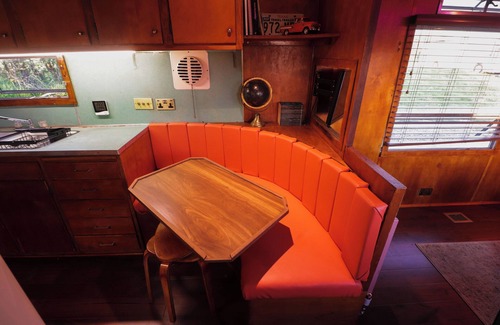 Newcastle Emlyn House | 1957 Spartan Imperial Mansion - Vintage Retreat in West Wales - Pet Friendly!)
