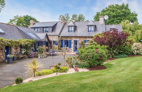 Begard House | 196 m² House ∙ 3 bedrooms ∙ 6 guests
