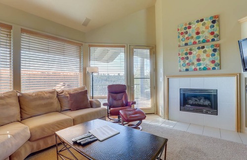 Century West Condo | 197 m² Condo ∙ 3 bedrooms ∙ 8 guests
