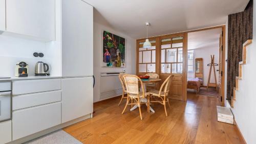 Merces Apartment | 1BDR Apartment with Terrace and View by LovelyStay