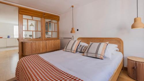 Merces Apartment | 1BDR Apartment with Terrace and View by LovelyStay