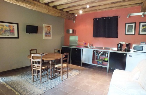 Etivey Cottage | 1BDR Apt + Sofa Bed w/Garden + Jacuzzi