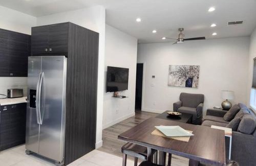 Northridge Apartment | 1Bed 1Full Bath, Full Kitchen, Queen Sofa Bed, Queen Bed, Parking, EV