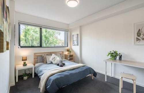Homebush Apartment | 1Bedroom and Study Apt in Homebush Sleeps 5