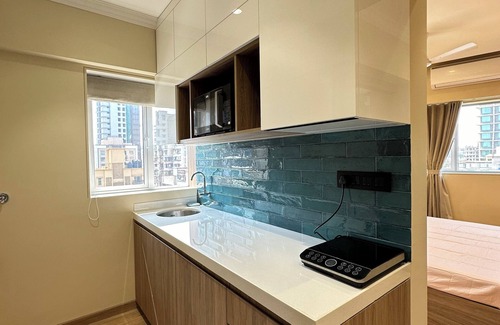 Bandra East Apartment | 1BHK Oasissta : Centrally Located with All Essentials 5 mins from Bandra