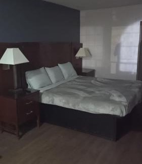 Jackson Apartment | 1BR 1B King Bed Apartment w Kitchen 139