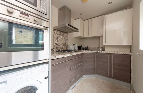 Valentines Apartment | 1BR 1BA Retreat Near Ilford High Street