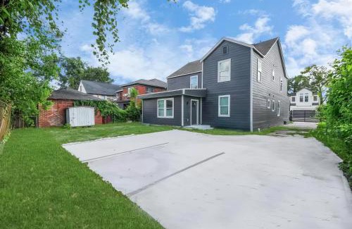 South Central Houston House | 1BR 1Q Bed Queen Sofa bed DwnTwn Med Center