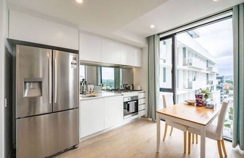 Spring Hill Apartment | 1BR Amazing City Views + Pool/Gym