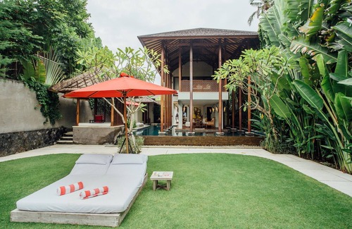 Ketewel Villa | 1BR Beach Front Villa - 10Min Drive To Bali Zoo! W/Swimming Pool!