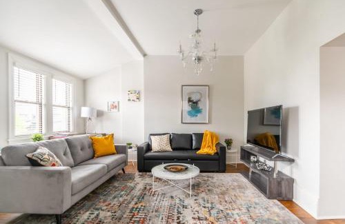 Hamilton Apartment | 1BR Double bed Apartment in James