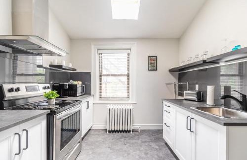 Hamilton Apartment | 1BR Double bed Apartment in James