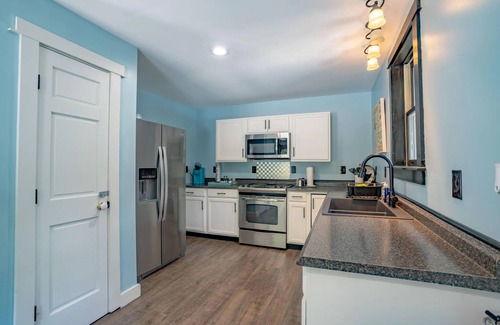 Bucksport Apartment | 1BR Luxury Room w/King Bed. Boutique Resort w/Hot Tub, Mountain Views and Pool