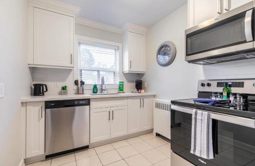 Hamilton Apartment | 1BR Modern Apt - Corktown Hamilton